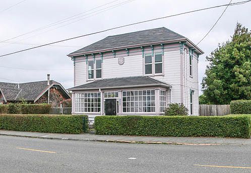 2nd image of 2035 Fairfield St