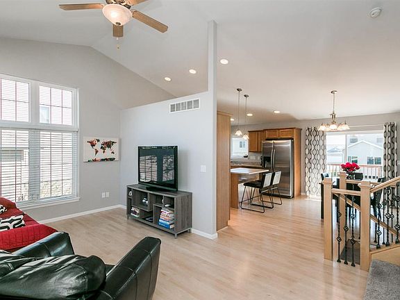 2nd image of 191 Lockmoor Cir
