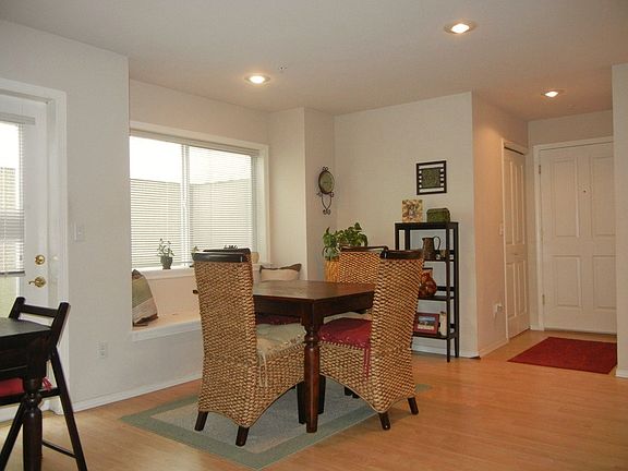 4th image of 12034 15th Ave NE Unit 109