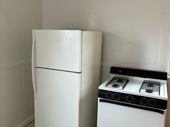 4th image of 523 Raspberry St