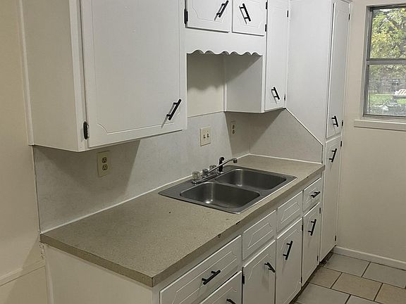 3rd image of 703 N Gilmer St #104