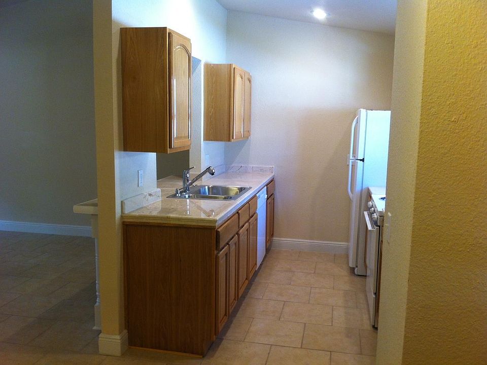 1st image of 2878A Whitney Pl
