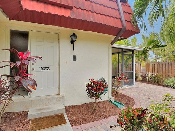 3rd image of 10835 Meadow Lark Cove Dr
