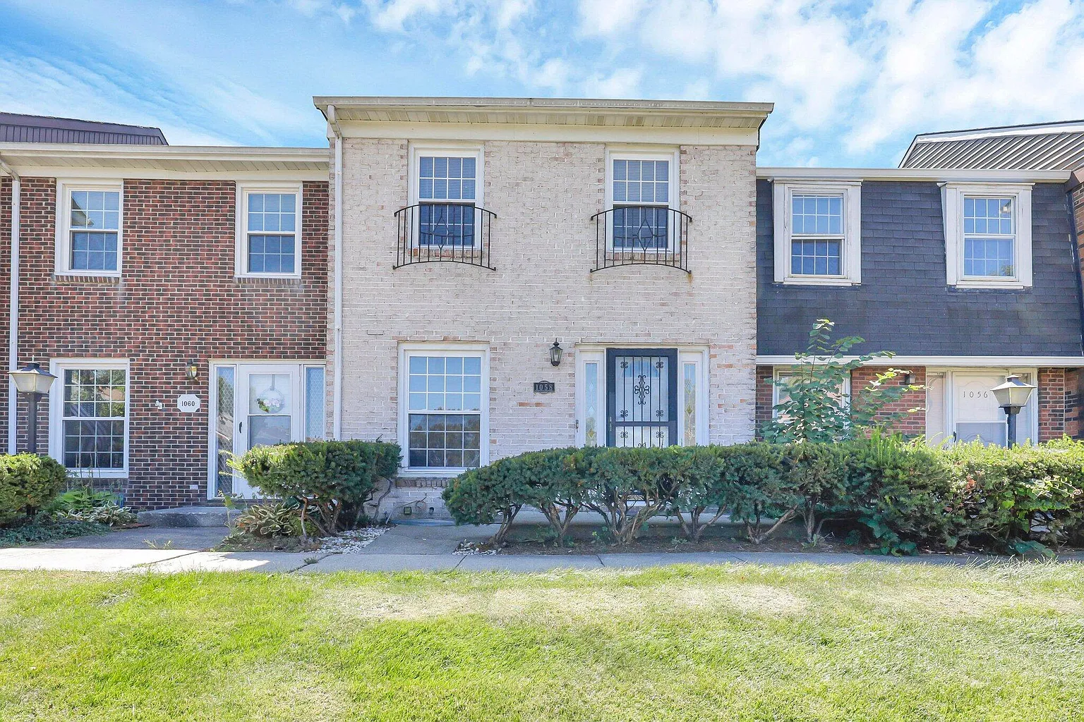 1058 Hardesty Pl W photo 1