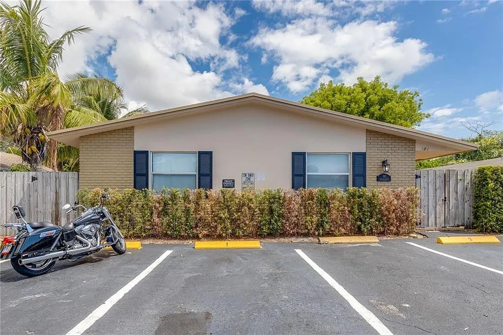2 bed, 1.0 bath, 800 sqft, $1,750 — Photo 1