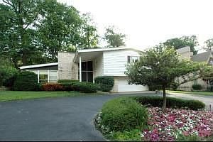 1st image of 916 Oakwood Ter