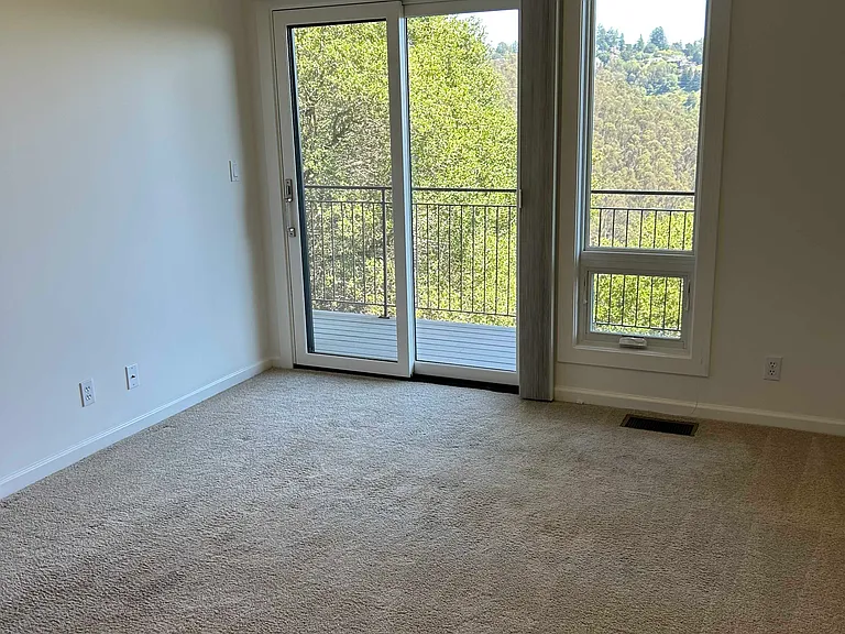 6676 Charing Cross Rd — Photo 15