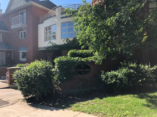 250 Fountain Pl #126E, Ottawa, ON K1N 9N7