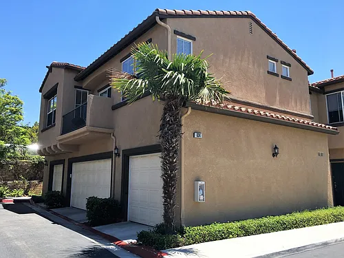 634 Sumner Way #1 Photo 1