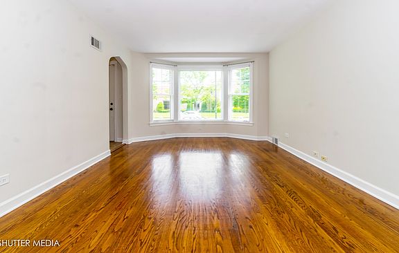 5th image of 2032 N Oak Park Ave