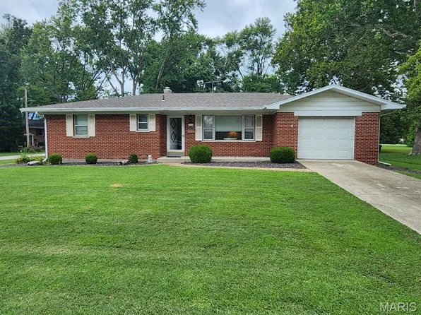 111 W Poplar St, Mascoutah, IL 62258