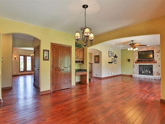 5th image of 8991 Crooked Bend St