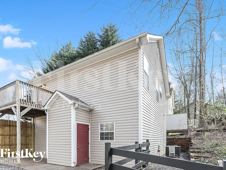 9215 Fleetwood Trl — Photo 14