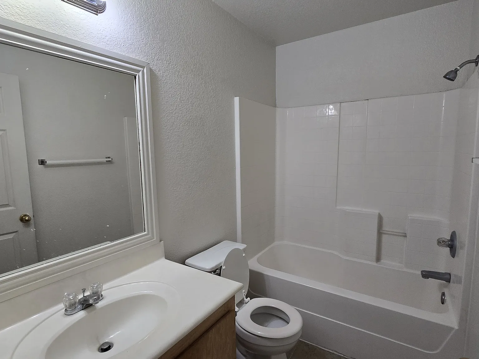 2 bed, 2.5 bath, 1200 sqft, $900 — Photo 2