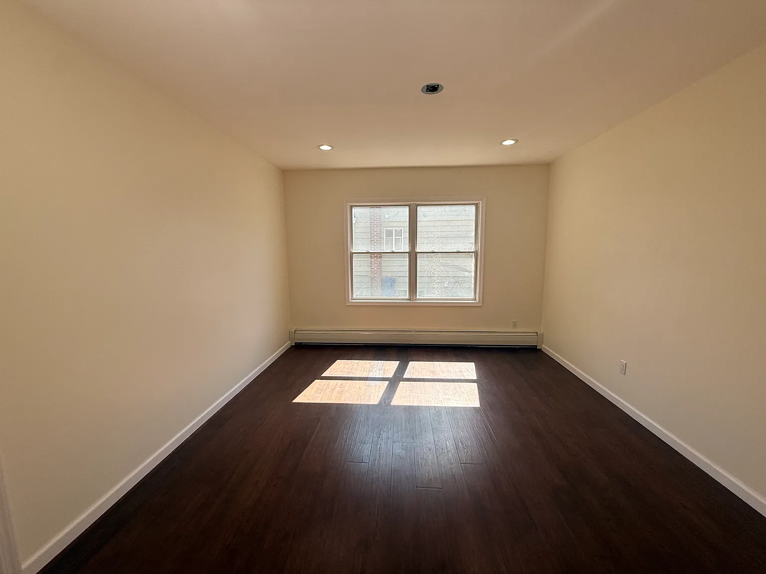 4 bed, 2000 sqft, $6,000 — Photo 4