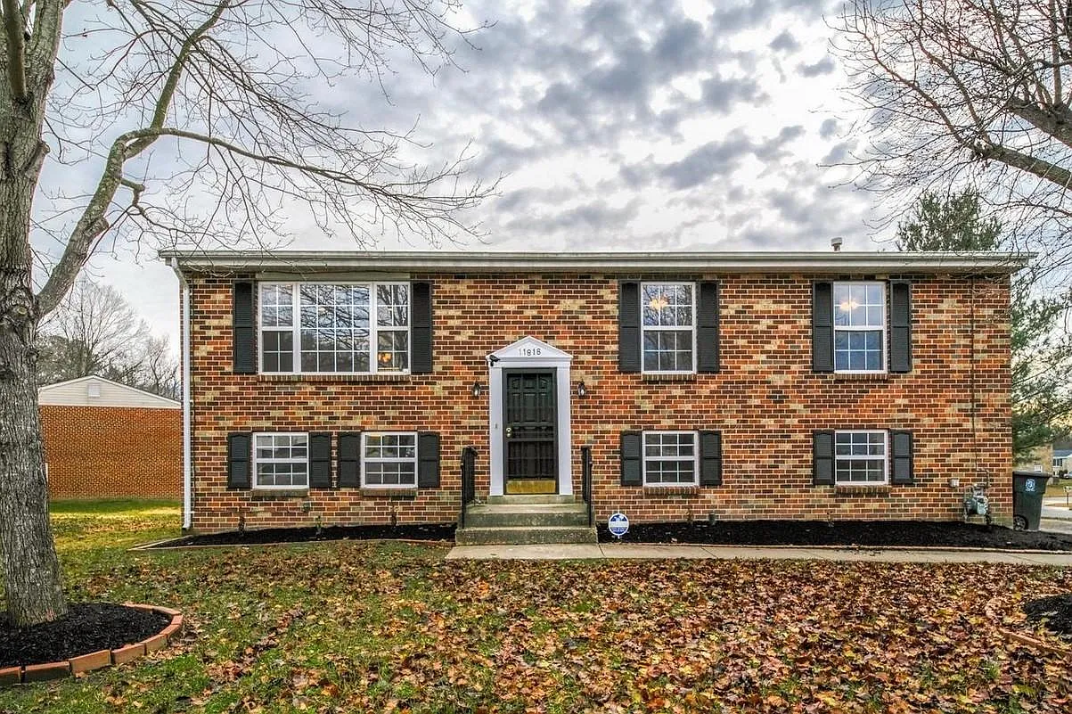 6 bed, 2432 sqft, $4,950 — Photo 4