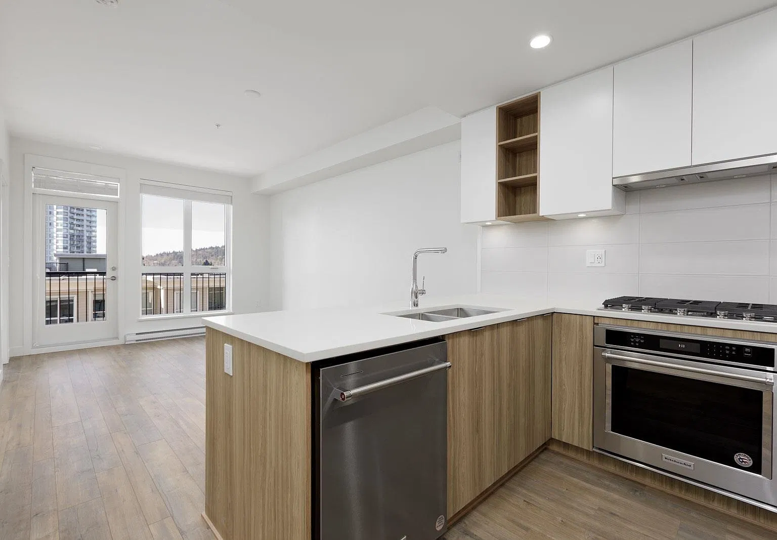 1 bed, 920 sqft, $2,150 — Photo 3