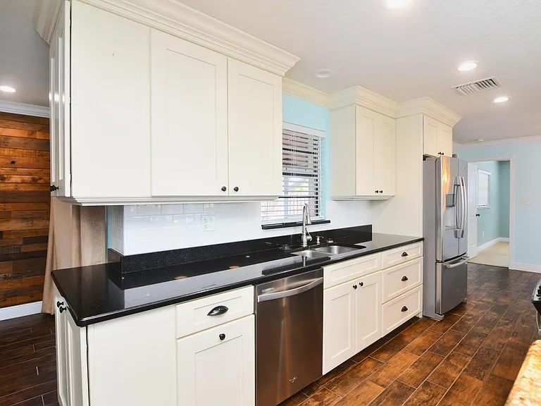 405 Sparrow Dr — Photo 13