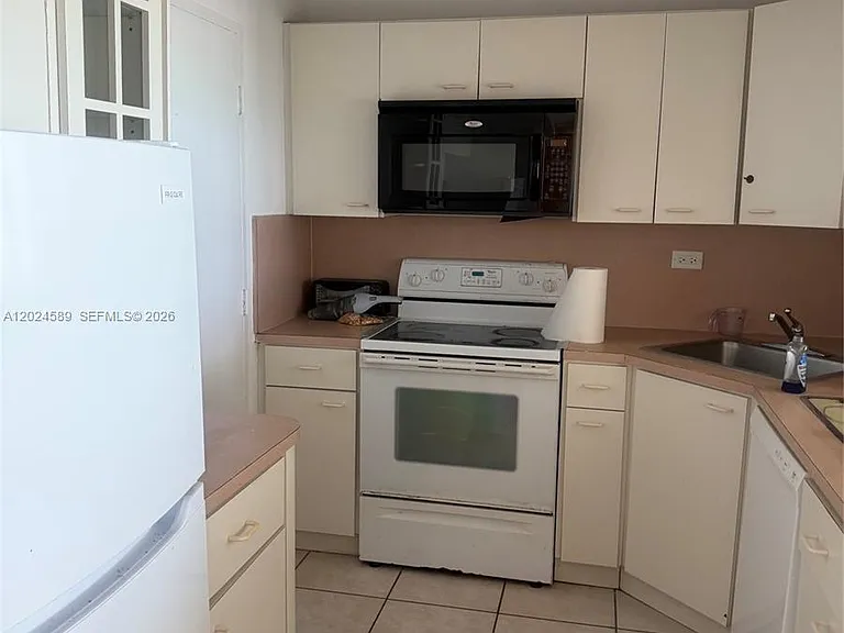 5601 Collins Ave #607 — Photo 8