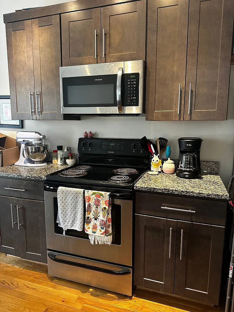 2 bed, 2.0 bath, 1100 sqft, $2,005 — Photo 2