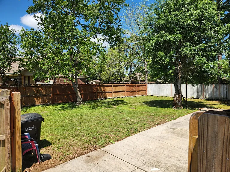 9718 Estate Dr — Photo 30