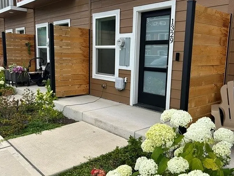 1329 Nolta Loop NE — Photo 1