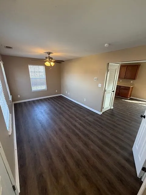 3 bed, 2.5 bath, 1225 sqft, $1,695 — Photo 2
