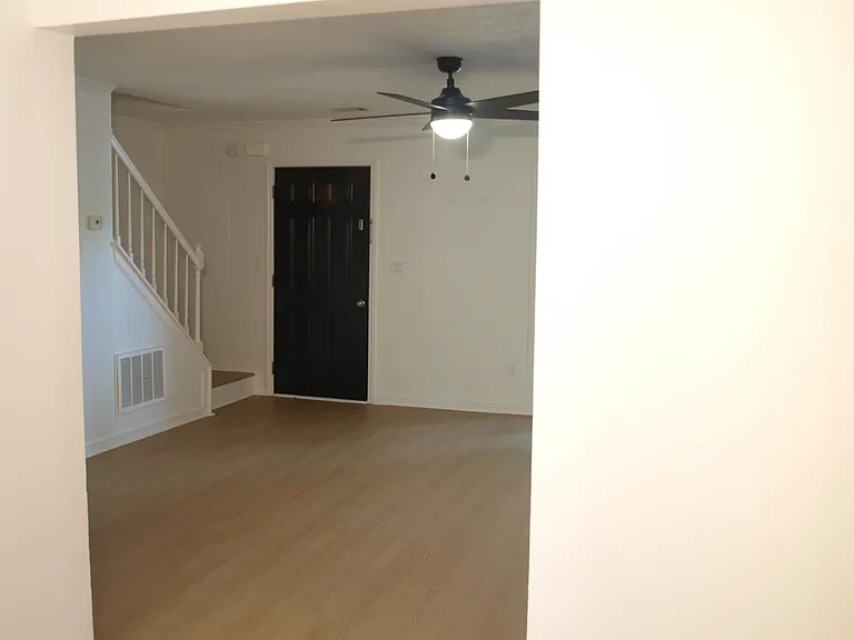 Wells Cir — Photo 3