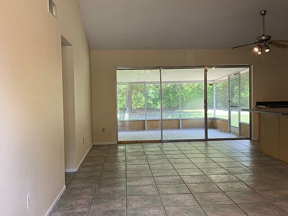 3rd image of 943 Marquette Ct