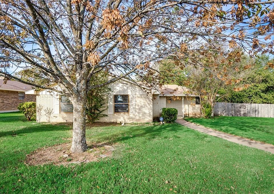 1st image of 407 Cambridge Dr