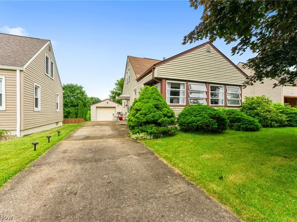 84 Iroquois St, Struthers, OH 44471