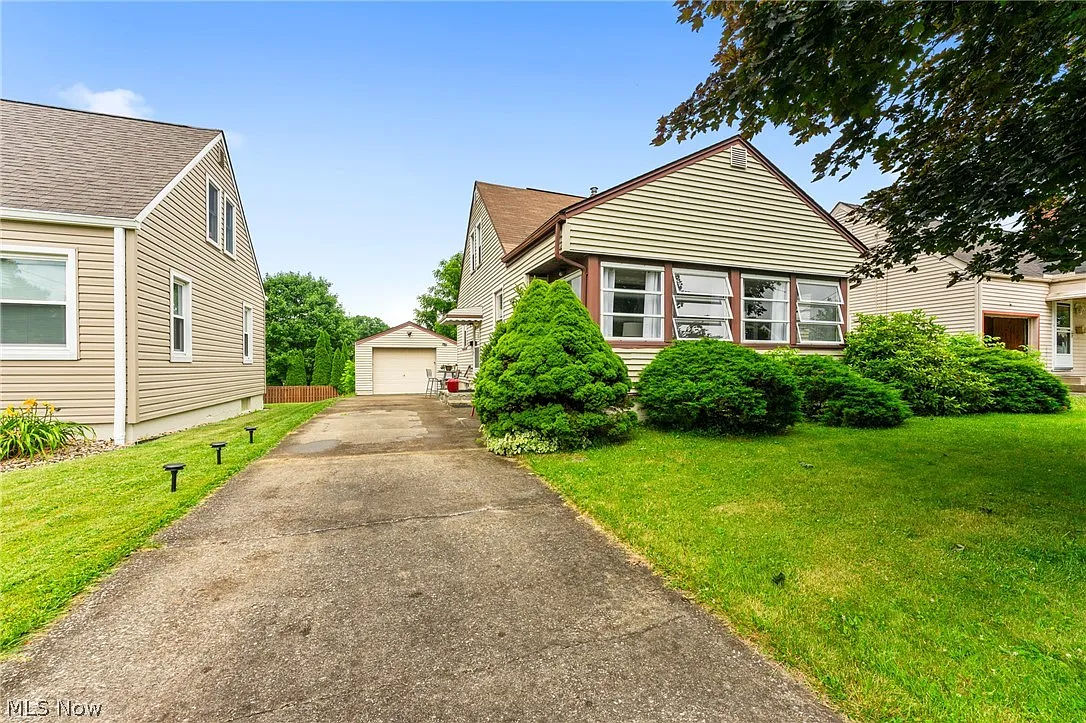 84 Iroquois St photo 1