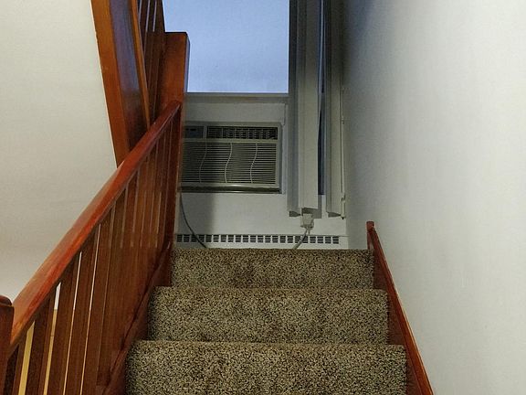 All bedrooms and 1 full bath 2nd floor