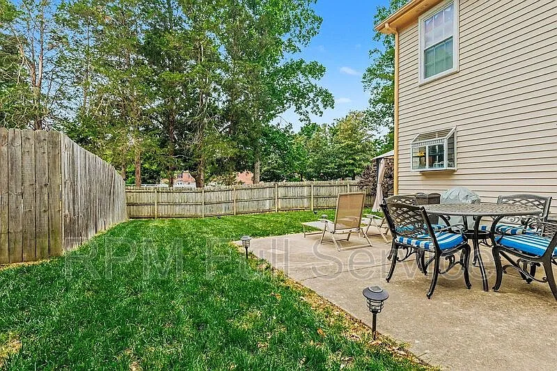3 bed, 3.0 bath, 1598 sqft, $3,500 — Photo 3