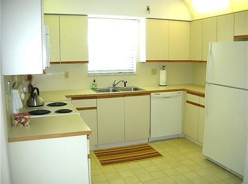 5th image of 300 N A1a APT J405