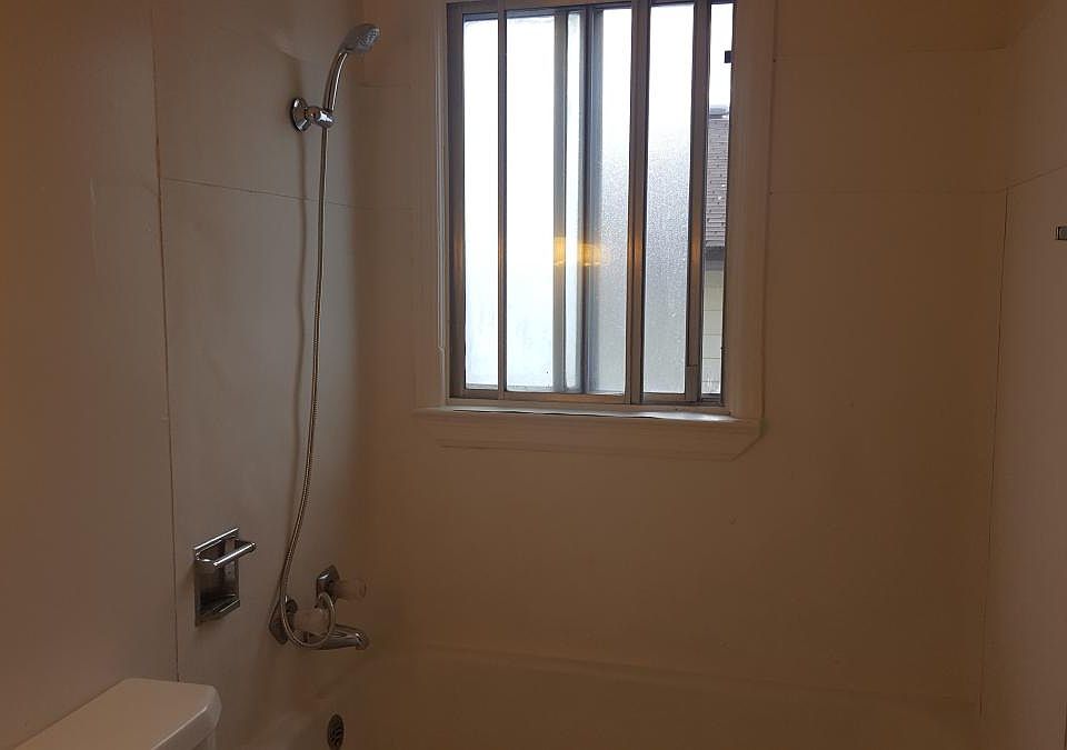 1st image of 549 N Water Ave APT 6