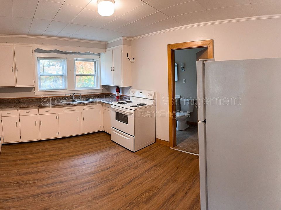 2nd image of 28 Lawrence Ave APT 3