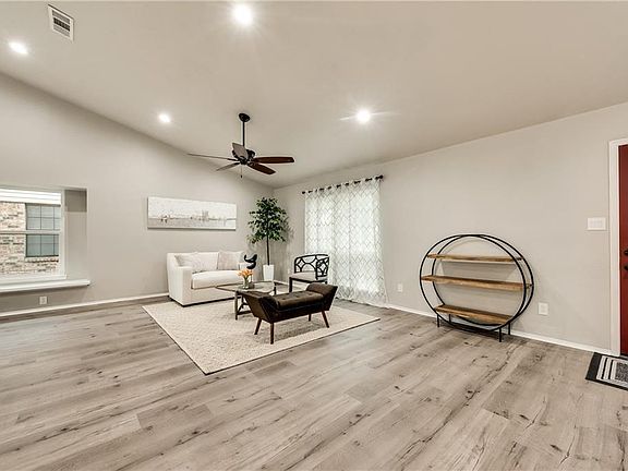 5th image of 137 Kingsbridge Dr
