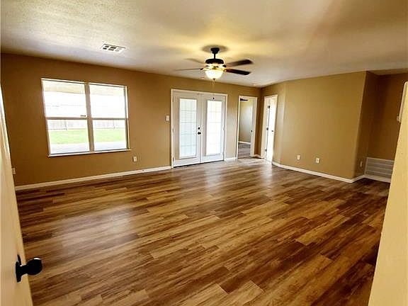3rd image of 3610 Selena Dr