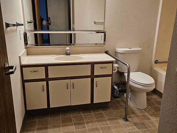 3rd image of 922 Sunset Rd #349bd17eb