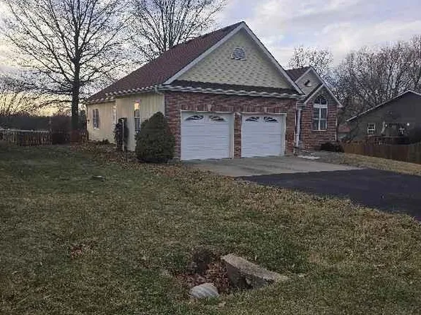 1204 N Elm St, Louisburg, KS 66053