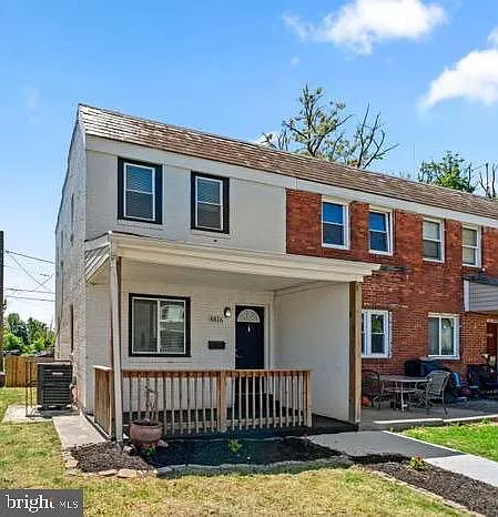 3 bed, 2.0 bath, 1900 sqft, $2,200 — Photo 1