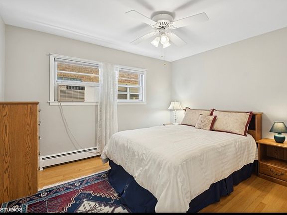 5th image of 5104 W Cornelia Ave #1