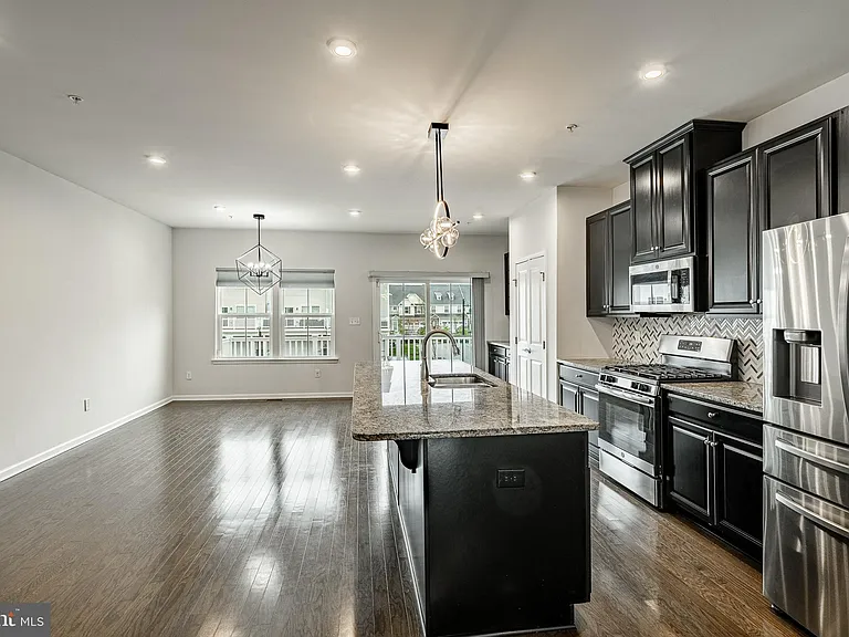 300 Blue Welsh St — Photo 3