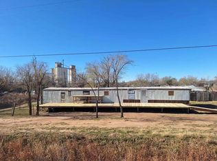 615 E 9th St, Hale Center, TX 79041