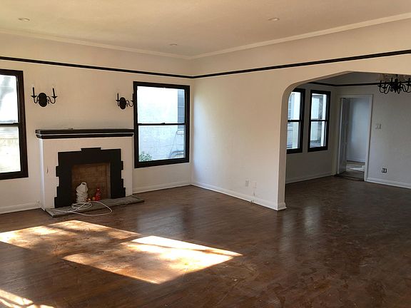 3rd image of 117 1/2 N Sycamore Ave