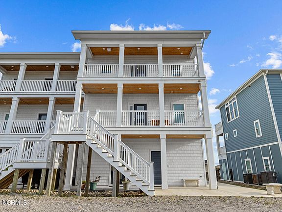 3rd image of 809 Emerald Dr