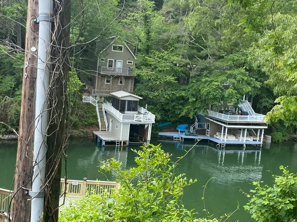 411 Tryon Bay Cir, Lake Lure, NC 28746