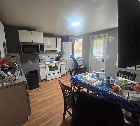 3rd image of 86 Center St