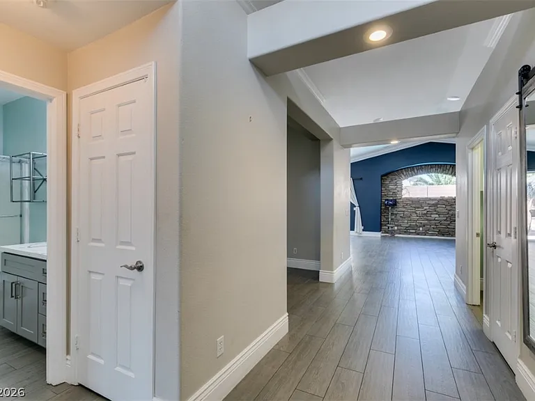 10002 Long Barrow Ct — Photo 4